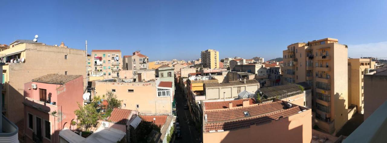 La Luna Appartamento Con Terrazza E Due Camere カリアリ エクステリア 写真